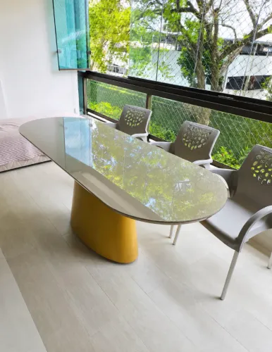 Mesa de Jantar Oblonga 1,80 x 0,90 com Base Cônica Estendida