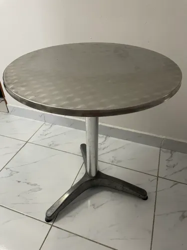 Mesa de alumínio