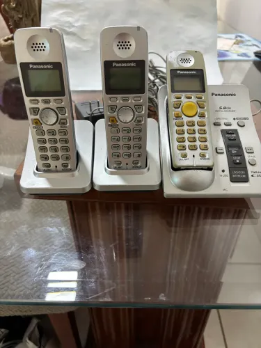 Vendo base de telefone sem fio e 2 ramais tb sem fio