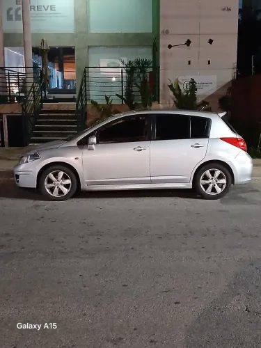 Nissan Tiida SL 1.8/1.8 Flex 16V Aut. 2012