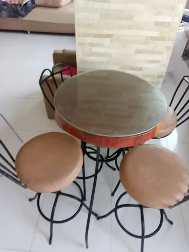 Mesa Bistrô com Tampo em Madeira Maciça + 4 Cadeiras