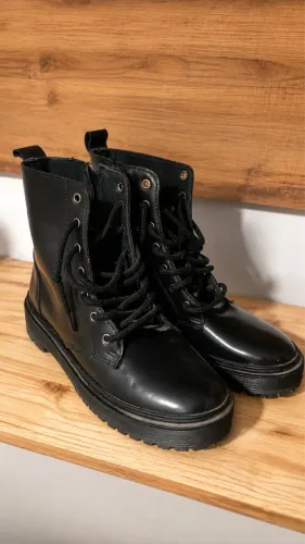 Bota preta 
