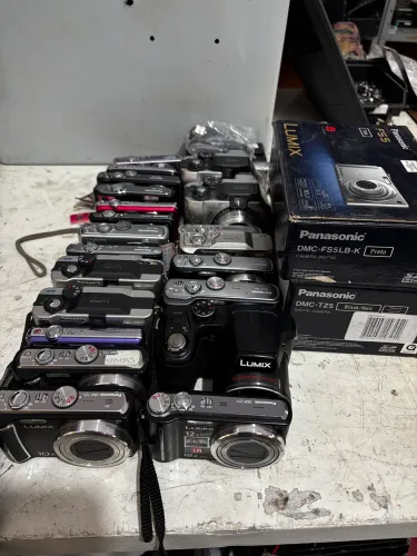 Lote de 22 câmeras digitais diversas Panasonic LUMIX