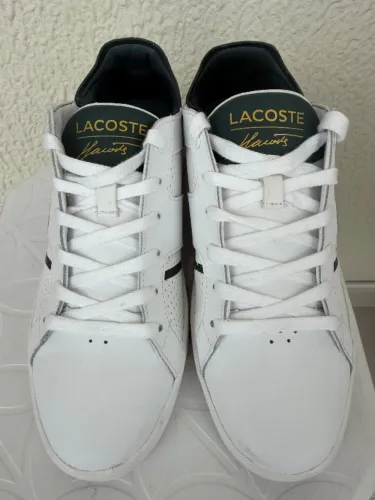 Tenis Lacoste original semi novo, Nº 38, pouquíssimo uso, em estado de novo.