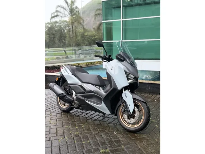 Yamaha Xmax 300 connected abs 2026