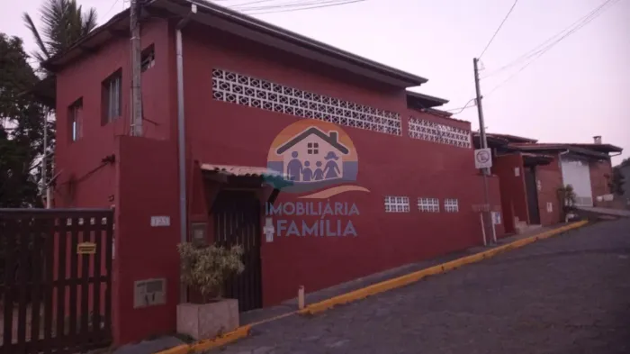 Incrível oportunidade sobrado para venda localizado no bairro Morro do Abrigo na cidade de