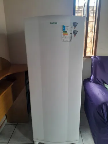 Vendo geladeira consul 300 litros semi Nova!