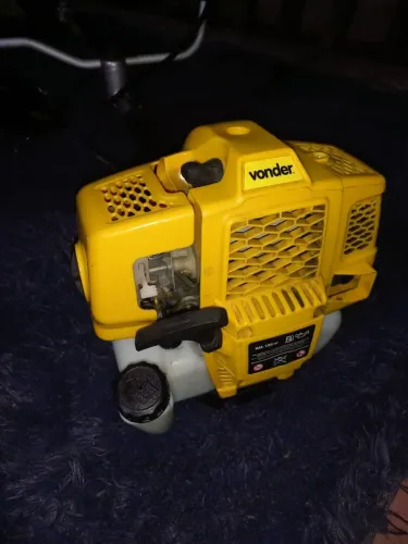 Vendo roçadeira semi nova completa