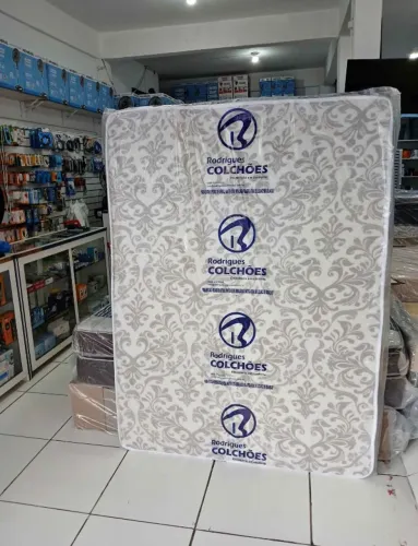 Colchão. Colchão tamanho padrão