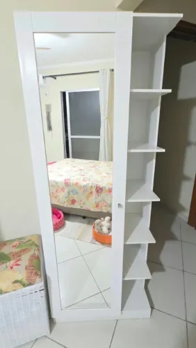 Sapateira com porta e espelho