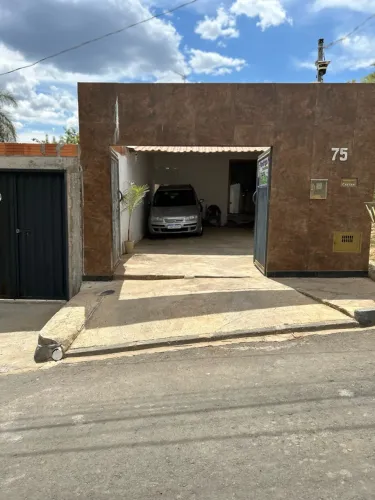 Casa pequena em bairro tranquilo