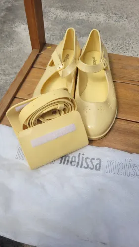 Sapato Melissa 38 + Bolsa com cinto - Amarelo