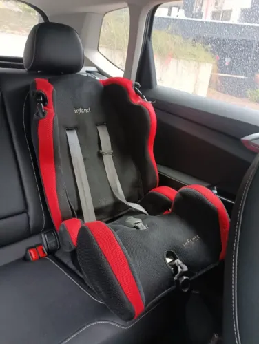Cadeirinha para carro / passeio