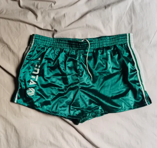 Calção short de futebol antigo