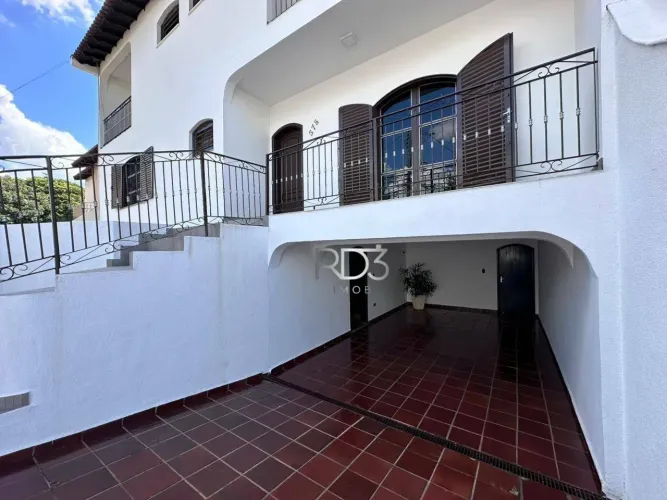 Sobrado com 3 dormitórios para alugar, 275 m² por R$ 5.300/mês - Vila Fujita - Londrina/PR