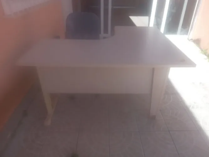 Mesa p/Escritorio. Ver descrição completa