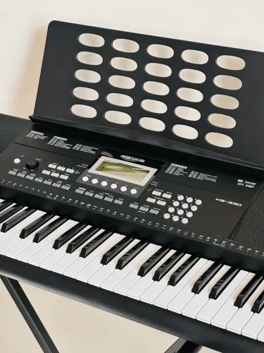 Teclado KB330 Usado em Ótimo Estado + Fonte e Suporte X