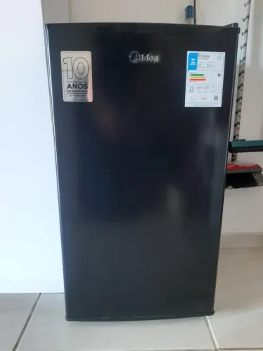 Frigobar Midea 93L Black Edition