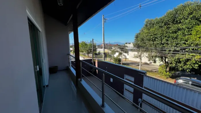 Casa ampla com piscina à venda no Jardim Califórnia - Caraguatatuba/SP