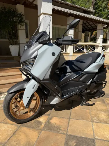 X MAX 300 CONNECTED 2026/26 só 358KM