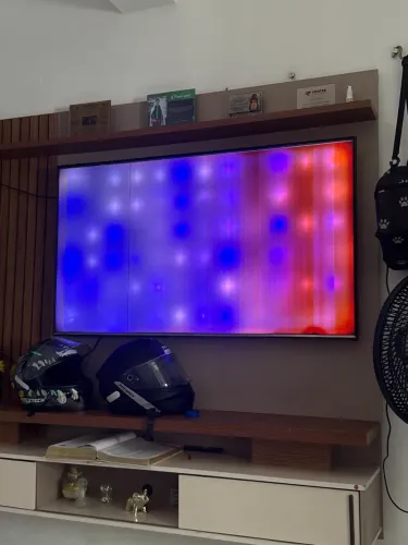 Vendo tv com defeito somente na tela para retirada de peças.