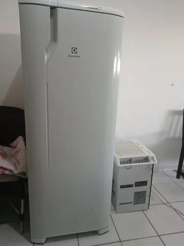 Geladeira frost free 322lts
