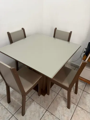 MESA DE JANTAR 4 LUGARES