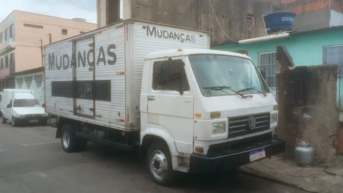 Fazemos fretes e mudanças 24 horas