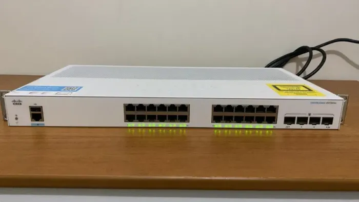 Switch Cisco Business CBS250-24T-4G 24 Portas Gigabit 4 SFP L2+