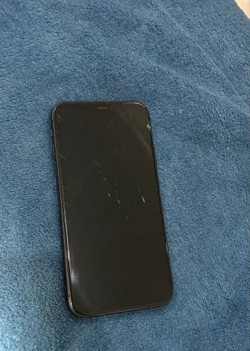 Iphone 11, 128gb preto. Tela trinca, para sair rapido
