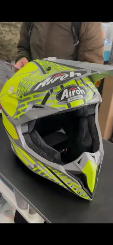 Capacete Airoh Off-Road Amarelo Neon - Esportivo