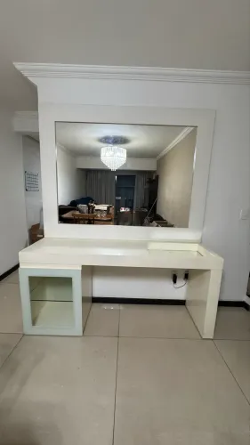 Aparador Laqueado com Espelho