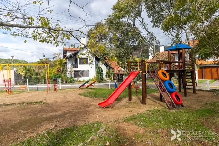 Casa em condomínio com 4 dormitórios no bairro Espirito Santo