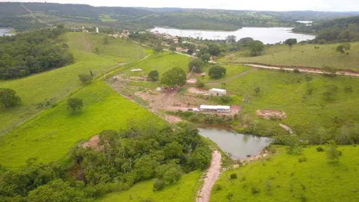 Chácara com 64.938m e represa particular a venda em Alexânia - GO.