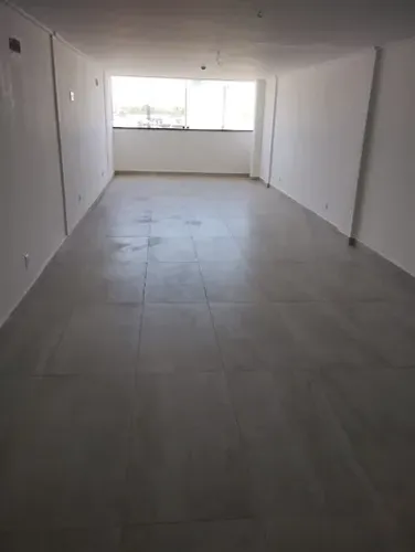 Alugo sala na Central Laranjeiras c/Elevador