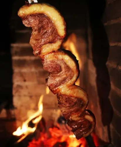 Churrasqueiro e cozinheiros
