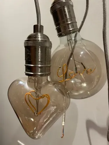 Lâmpadas Love e coração em led com bocais e fio