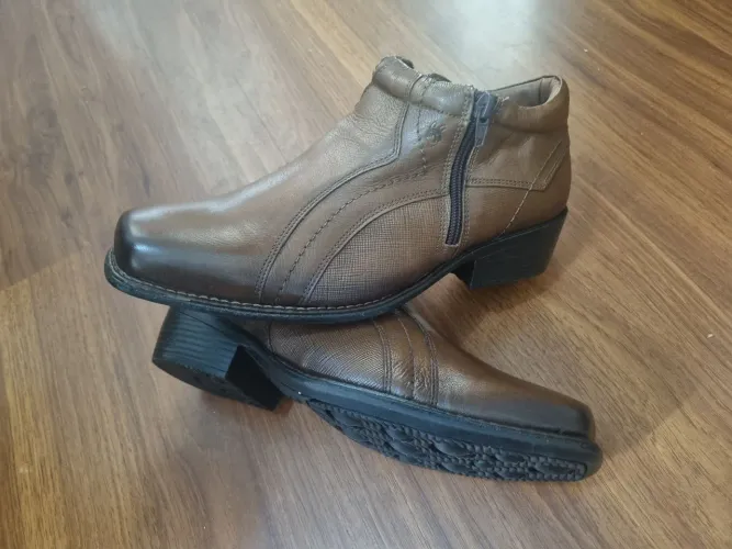 Bota 100% Couro Rosa do Nilo com Zíper 