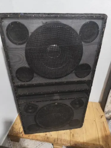 Caixa Som 2 Auto Falantes  JBL 15 2 cornetas JBL e 2 Super twiters JBL
