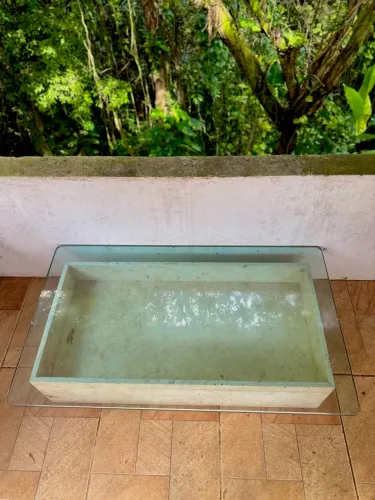 Mesa de Centro em Pedra Natural + Tampo de Vidro - Peça Única! 