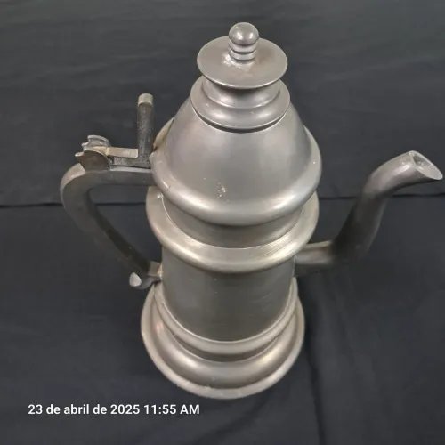 Bule de estanho antigo 