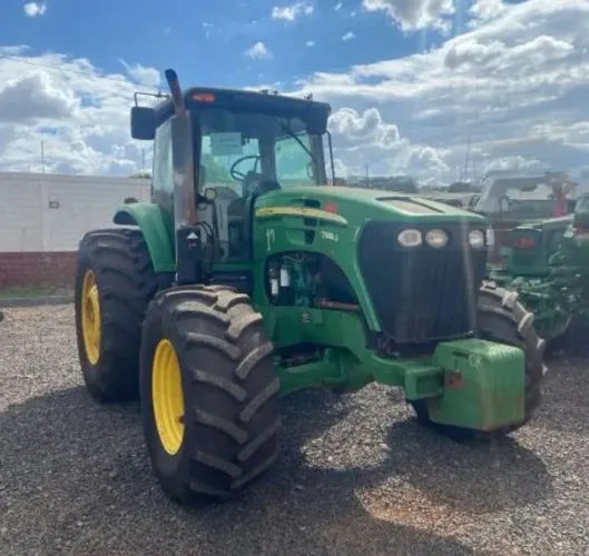 Trator John Deere 7225J ano 2016, 4x4, com ar condicionado, em SP