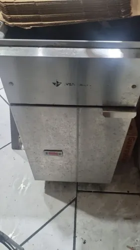 Fritadeira Venâncio Elétrica e Gás Industrial / Estufa Industrial contendo 7 bandejas INOX