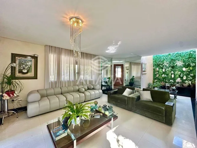 Casa à Venda no Bairro Trevo 4 Quartos sendo 3 Suítes e 5 Vagas 420m²- Trevo