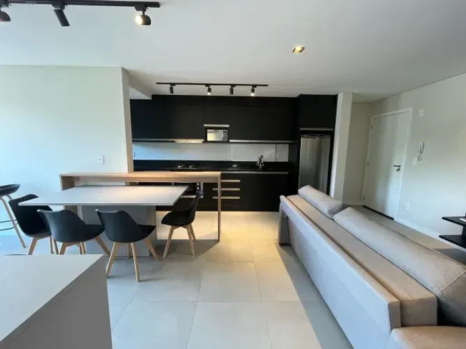 Locação Anual - Apartamento Mobiliado com 2 dormitórios e 1 vaga - Praia Brava 