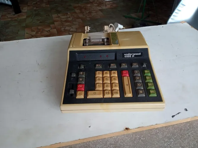 Calculadora Underwood 4100p