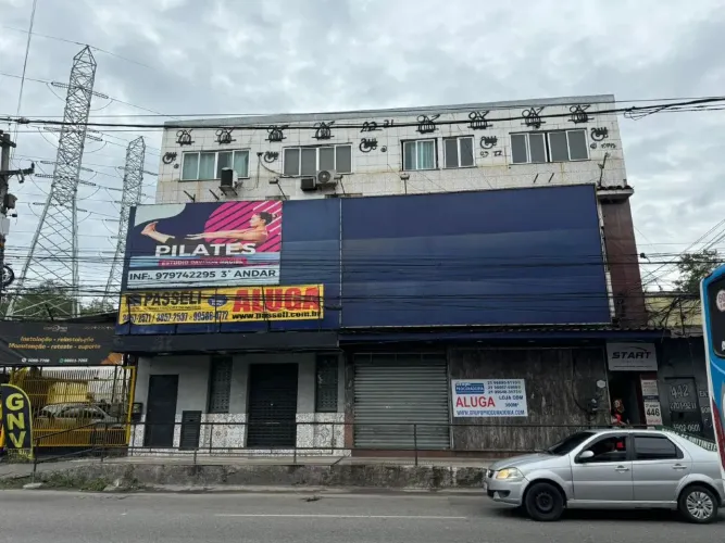 Ótima loja de 270m2 e 3 banheiros para alugar por 8.000,00. Rua Dr. Alfredo Backer, nº 446