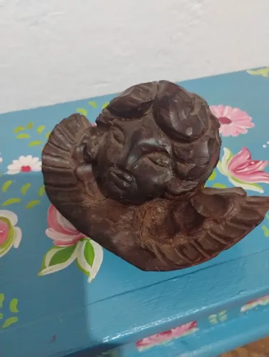 Anjo entalhado a mão