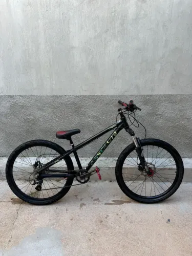 Bicicleta dirt jump pump track tam M