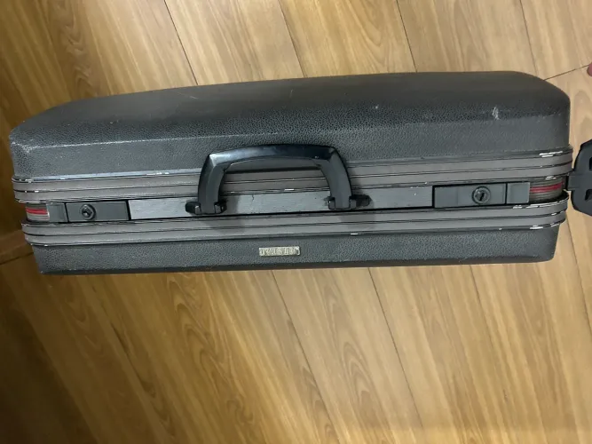 Mala - hard case - com 4 rodinhas (só retirada)